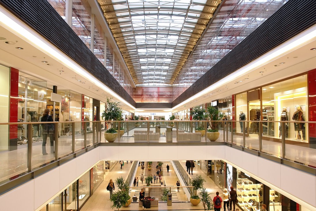interior de centro comercial